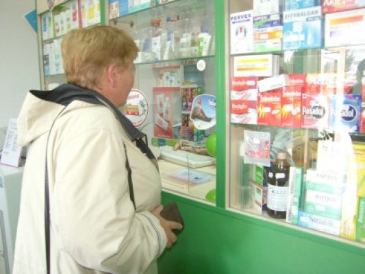 O femeie a fost tâlhărită în farmacie de un puşti de 12 ani
